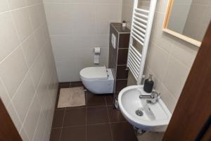 PRTR Apartment w/ FREE parking 1083 Budapest, 6 Práter utca kép - 2