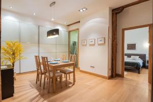 a dining room with a table and chairs and a bedroom at smart urban in San Sebastián