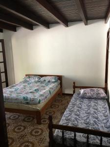 מיטה או מיטות בחדר ב-Linda casa com piscina de frente para Praia Grande em Arraial do Cabo-Rj