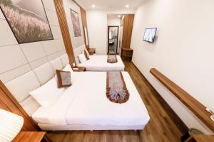 Postel nebo postele na pokoji v ubytování Wisteria Hotel