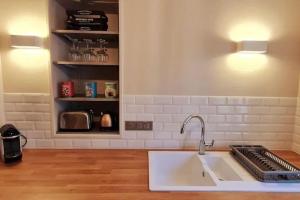 Kuchyň nebo kuchyňský kout v ubytování Le 56 Faubourg - Proche centre - Parking gratuit