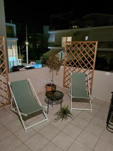 Patio alebo iná vonkajšia časť ubytovania Studio Manolia on the beach