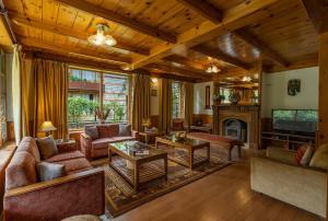 A seating area at StayVista at Himalayan Retreat