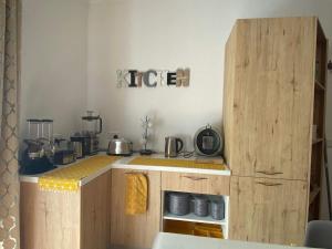Nhà bếp/bếp nhỏ tại GOZO TA CENC RESIDENCE WITH COMMUNAL POOL