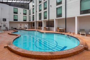 a large swimming pool in the middle of a building at Comfort Inn & Suites Nashville Downtown - Stadium in Nashville