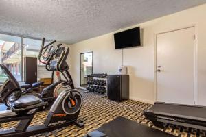 Fitnes oz. oprema za telovadbo v nastanitvi Rodeway Inn Santee I-95