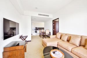 Posezení v ubytování Address Dubai Marina - 1B Apt, Full Marina View with 5 Star Hotel Facilities by Gardenia Suites