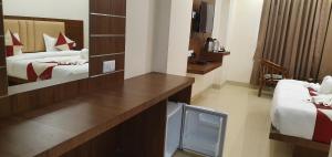 Postel nebo postele na pokoji v ubytování Hotel MK Grand