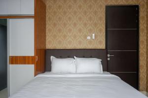 Ein Bett oder Betten in einem Zimmer der Unterkunft The Lavana Greenkhaza Villa Jogja