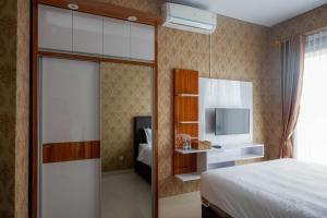 Ein Bett oder Betten in einem Zimmer der Unterkunft The Lavana Greenkhaza Villa Jogja