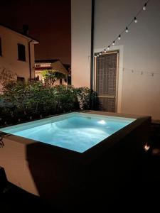 The swimming pool at or close to Extra Comfort - Casa Vicino a Milano e Linate
