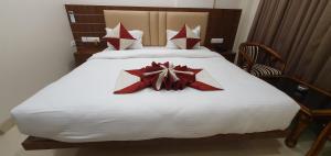 Postel nebo postele na pokoji v ubytování Hotel MK Grand