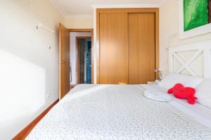 Łóżko lub łóżka w pokoju w obiekcie APT SOLEADO y SILENCIOSO - GARAJE- A 17 min andando del centro de Pontevedra