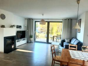 TV a/nebo společenská místnost v ubytování Willa Aleksandria