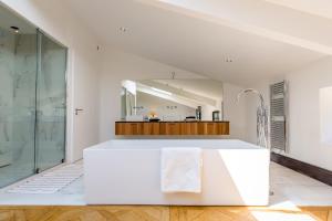 صورة لـ CHATEAU DE LASCOUPS في Saint-Martin-des-Combes +19 صورة