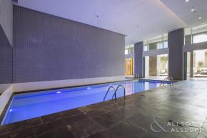 Bazén v ubytování Limestone House - 1BR Apartment - Allsopp&Allsopp nebo v jeho okolí