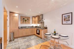 Gallery image of Modern York Apartment in the Heart of the City I Pass The Keys in York +13 photos
