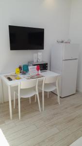 A kitchen or kitchenette at BARBARA Classy Apartment 101