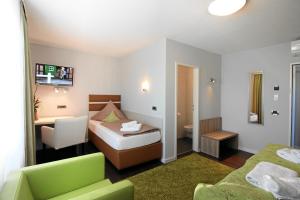 Postel nebo postele na pokoji v ubytování Hotel-Restaurant Axion
