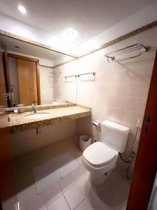a bathroom with a toilet and a sink at Flat 1015 - Comfort Hotel Taguatinga in Brasilia