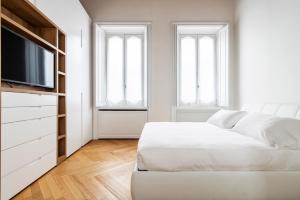A bed or beds in a room at Fifty Eight Suite Milan Santo Stefano