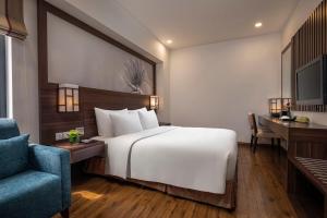 Ένα ή περισσότερα κρεβάτια σε δωμάτιο στο Authentic Hanoi Boutique Hotel
