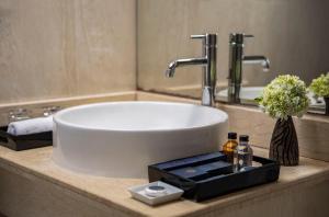 Ένα μπάνιο στο Authentic Hanoi Boutique Hotel