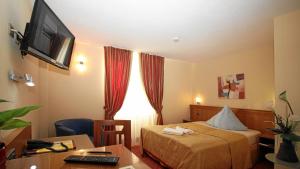 Postel nebo postele na pokoji v ubytování Hotel-Restaurant Axion