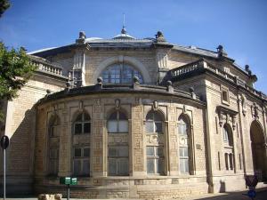 a large brick building with a large window at Home Preize 2 in Troyes