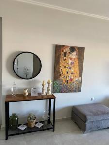 Fotografie z fotogalerie ubytování Eleusis Luxury Flat park in yard v destinaci Elefsina