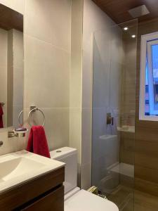 Bilik mandi di Americas Apartment