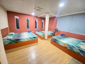 Postel nebo postele na pokoji v ubytování Sundale Hotel