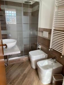 A bathroom at Villa Daniele Még 13 kép
