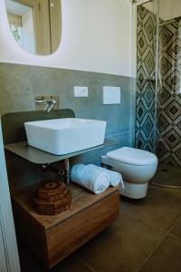 a bathroom with a sink and a toilet at Casalloro in Valdagno