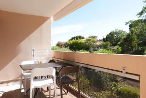 Balkon lub taras w obiekcie Bandol AZUR - 2 chambres, balcon, bord de mer, wifi, climatisé et parking privé