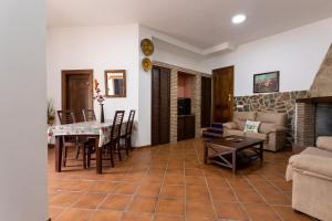 a living room with a table and a couch at Apartamento LLanos de belen in Ardales