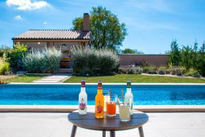 Nápoje v ubytovaní VILLA Moki mit privatem beheizbarem Pool