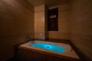 Koupelna v ubytování Hotel Metro (Adult Only) + 37 fotografií
