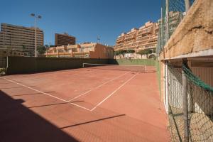 Tenis alebo squash v ubytovaní Expoholidays- Primera línea con parking incluido alebo jeho okolí