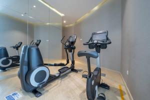 Fitness centrum a/nebo fitness zařízení v ubytování Modern Studio with Prime View of Dubai Canal