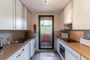 Kuchyňa alebo kuchynka v ubytovaní Duplex apartment Estepona