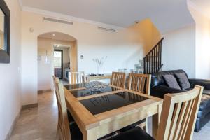 Posedenie v ubytovaní Duplex apartment Estepona