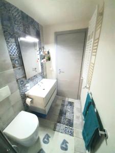 A bathroom at Le case di Lulù
