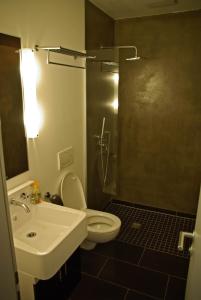 Ένα μπάνιο στο Five Elements Hostel and Capsules Frankfurt