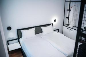 Postel nebo postele na pokoji v ubytování Kazbegi Apartments