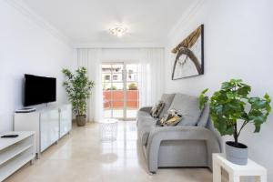 Televízia a/alebo spoločenská miestnosť v ubytovaní EDEN RENTALS Duke Ocean Views with AC