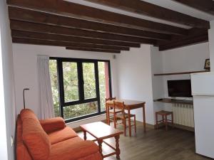 a living room with a couch and a table at Casa Pancho Porrúa in Porrúa