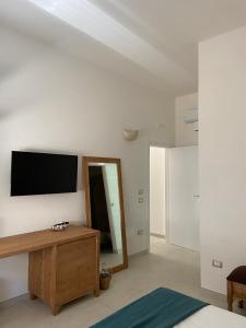 TV a/nebo společenská místnost v ubytování B&B Al tramonto Otranto