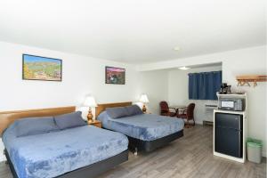 Kuchyň nebo kuchyňský kout v ubytování Siesta Motel Colfax WA + 11 fotografií