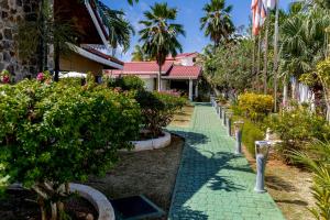 a walkway in front of a house with plants at Villa Caballero in Au Cap